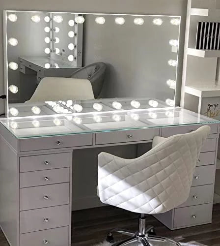 White Quilted Velvet Desk Chair with Wheels Y568105