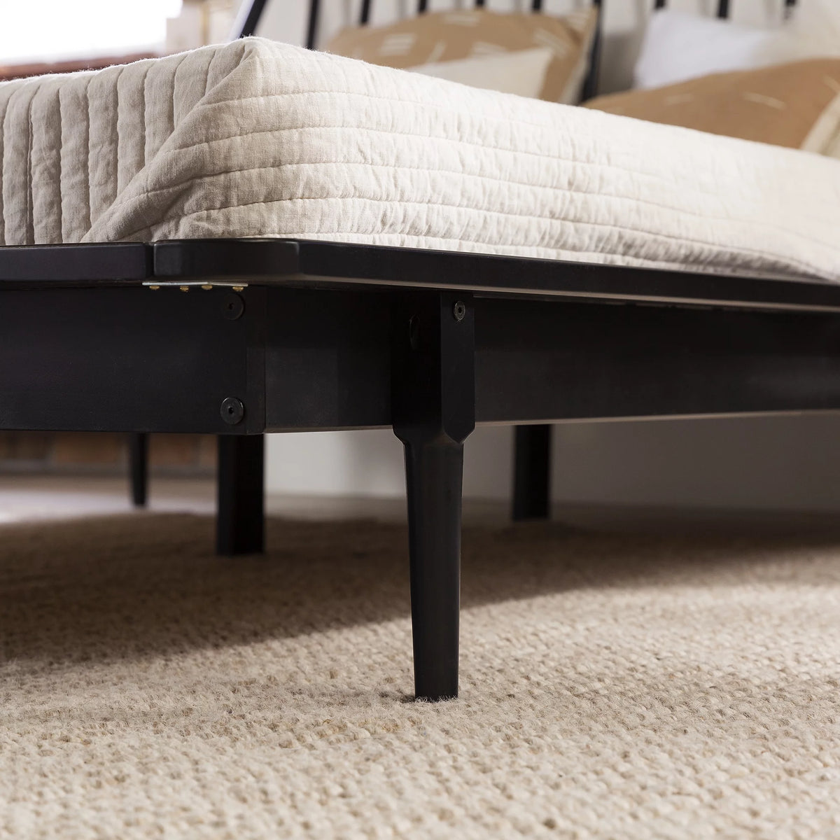 Queen Size Solid Wood Platform Bed C79054
