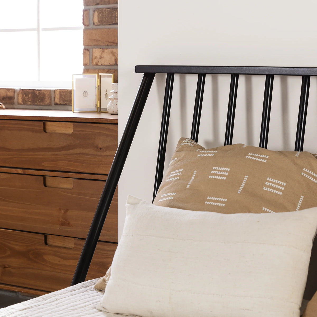 Queen Size Solid Wood Platform Bed C79054