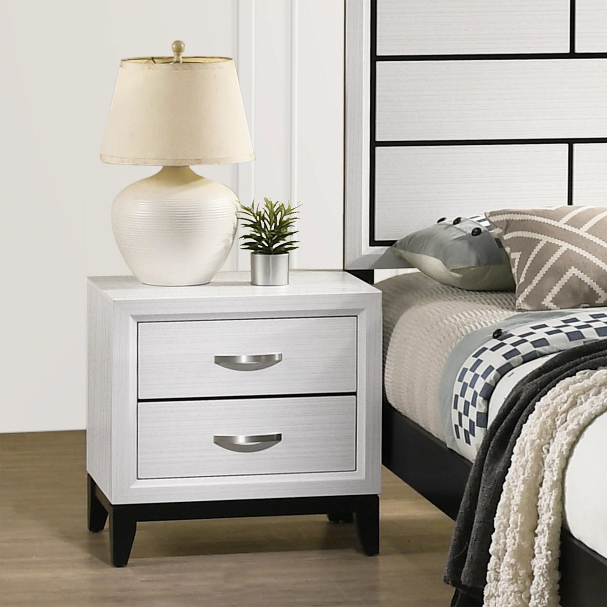 White Queen Bedroom Set with Dresser, Mirror, Night Stand B7732